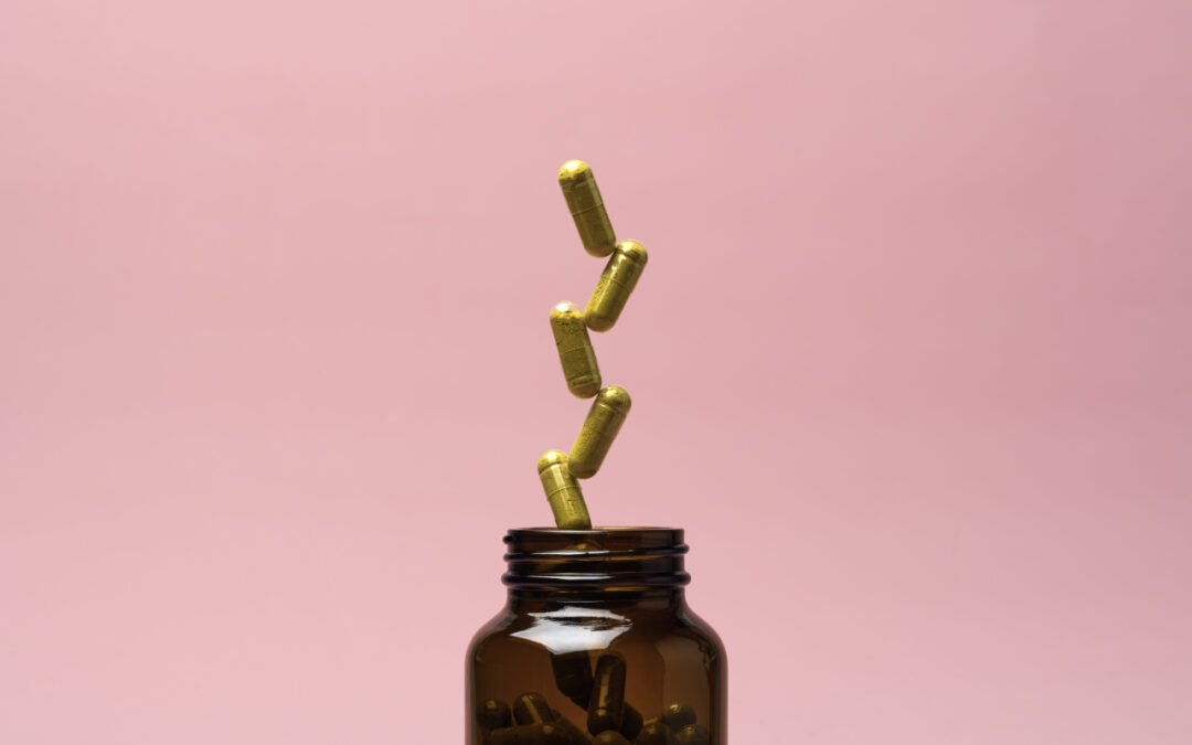 Najczęstsze błędy w suplementacji przy redukcji: kiedy tabletki przeszkadzają zamiast pomagać